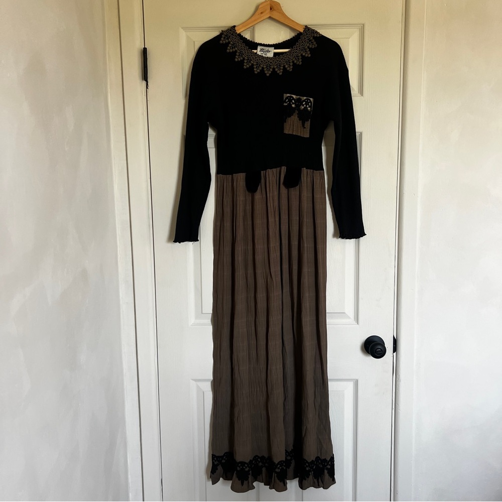 Taylor‎ G Dallas Black and Green Embellished Pleated Long Sleeve Dress
